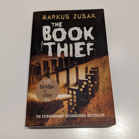 The Book Thief Novel & Reading Group Guide (2005, Paperback) – Markus Zusak - Picture 4 of 11